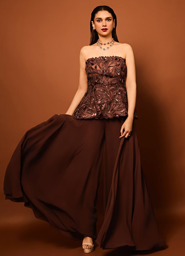 Adithirao_20Hydari_20Latest_20Pics10.jpg 11