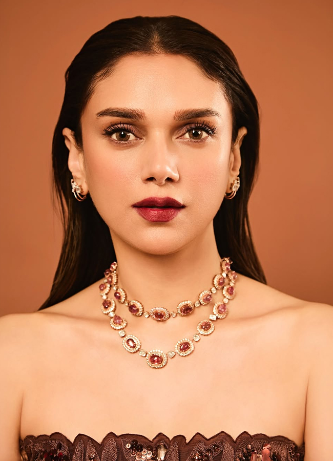 Adithirao_20Hydari_20Latest_20Pics13.jpg 14