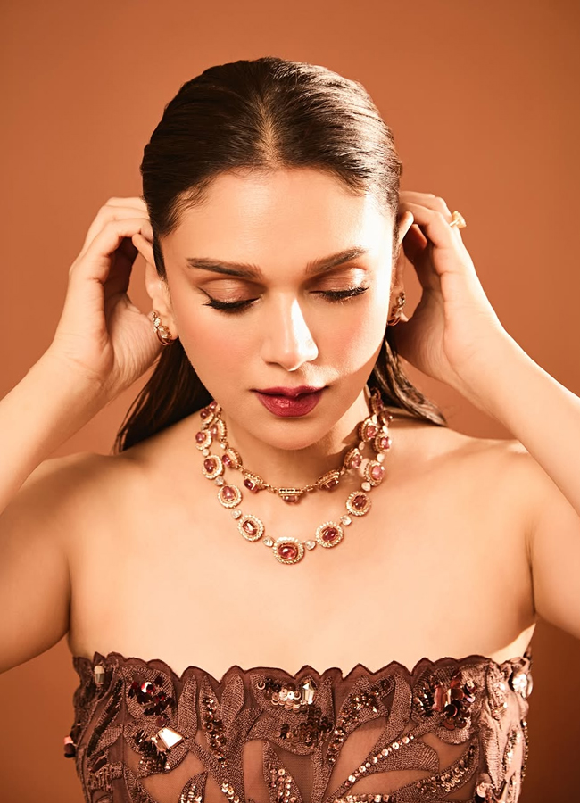 Adithirao_20Hydari_20Latest_20Pics14.jpg 15