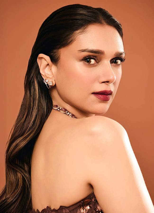 Adithirao_20Hydari_20Latest_20Pics4.jpg 5