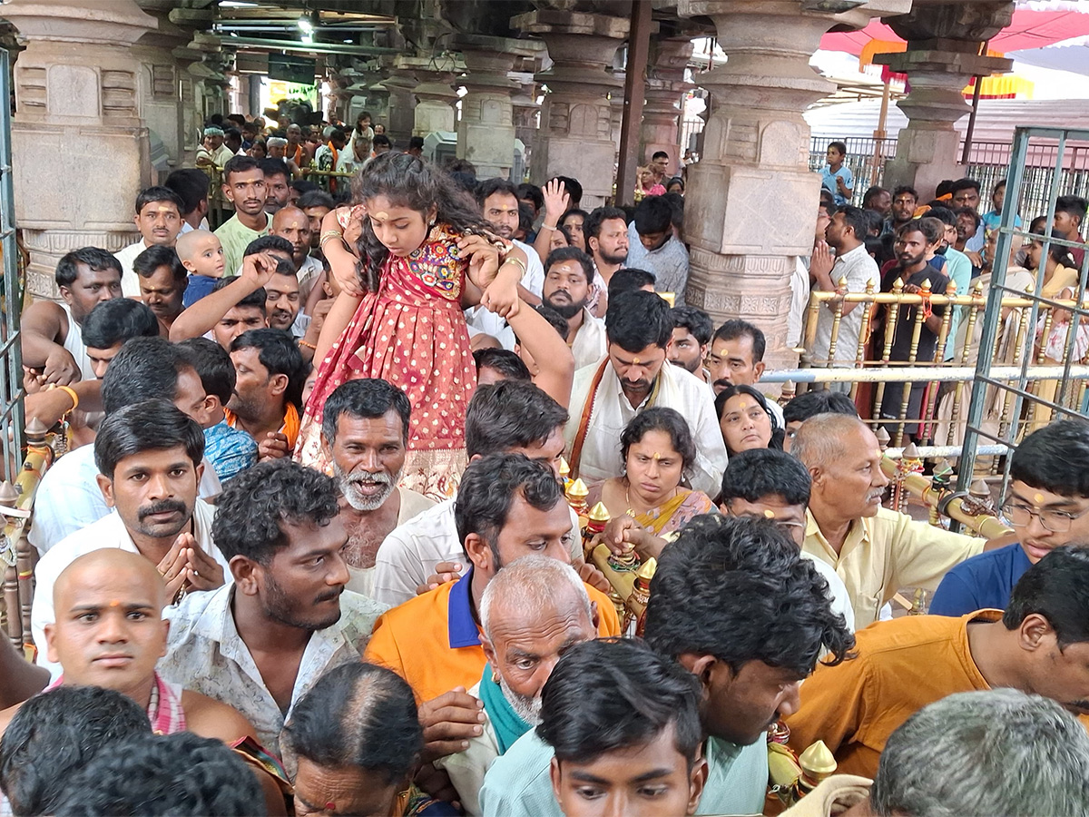 Srisailam_20Thousands_20of_20devotees_20from_20Karnataka_20and_20Maharashtra__20_288_29.jpg 8