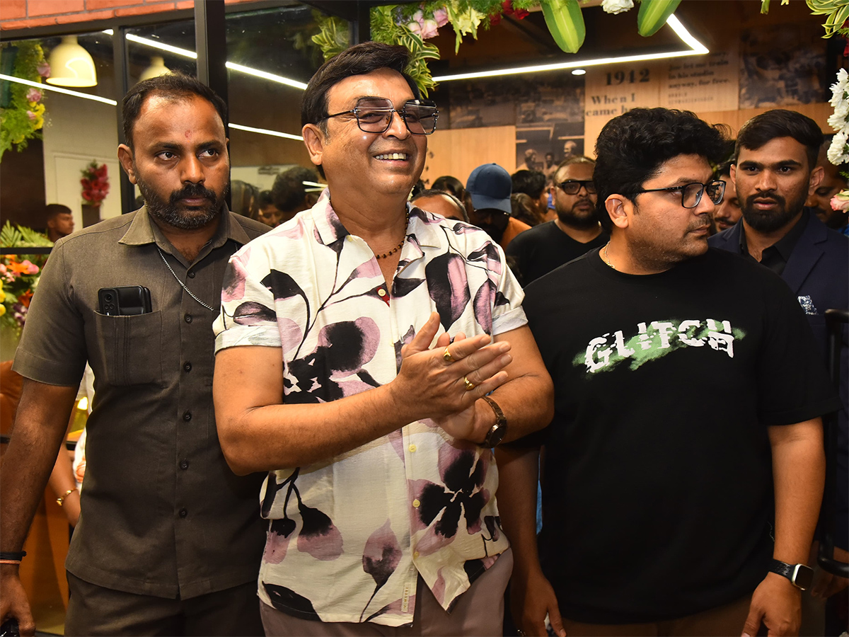 Actor_20Naresh_20Inaugurated_20Gold_26_23039_3Bs_20Gym_20in_20Nanakramguda__20_285_29.jpg 5