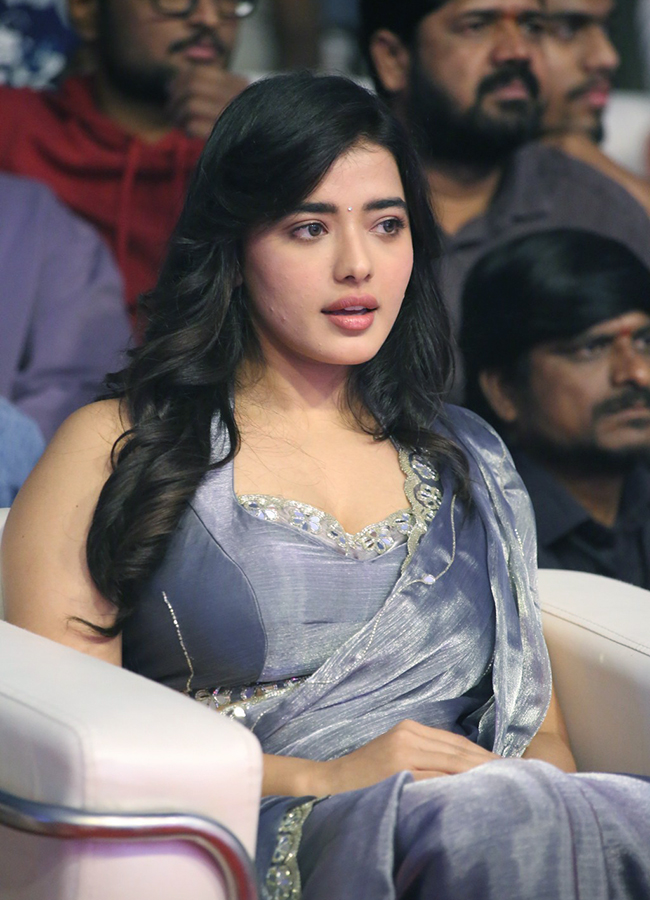 Actress_20Ketika_20Sharma_20at_20robinhood_20pre_20release_20event_20pics__20_289_29.jpg 9