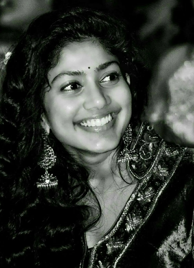 Rising_20Star_20Sai_20Pallavi_20latest_20photos_20_285_29.jpg 5