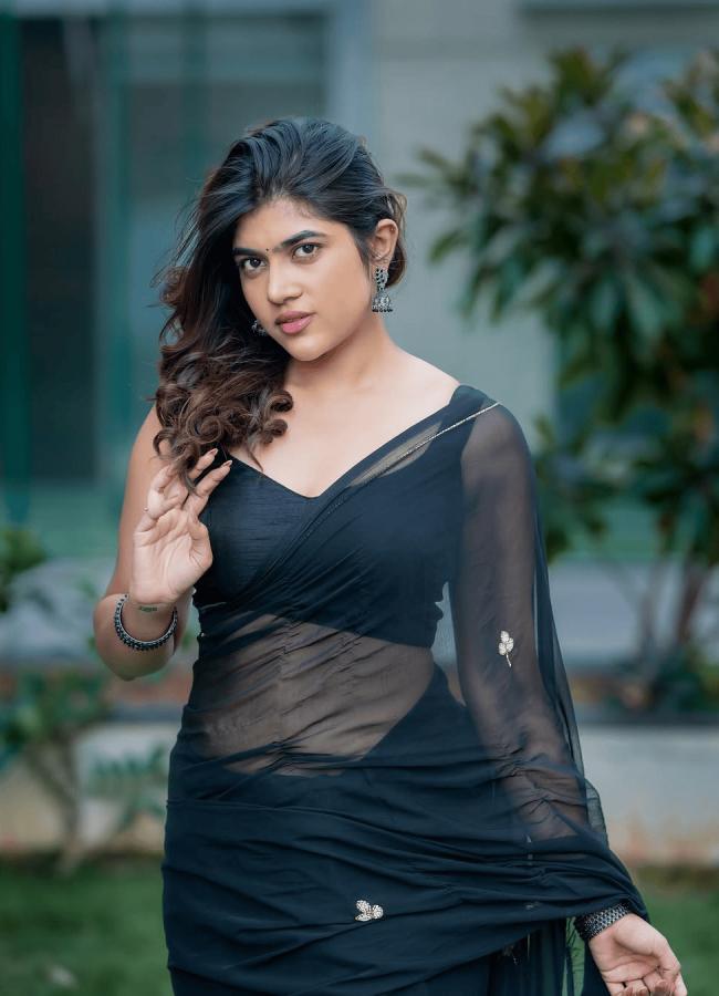 Ritu_20Choudhary_20Glamorous_20Photos_20In_20Black_20Saree_20_2810_29.jpg 9