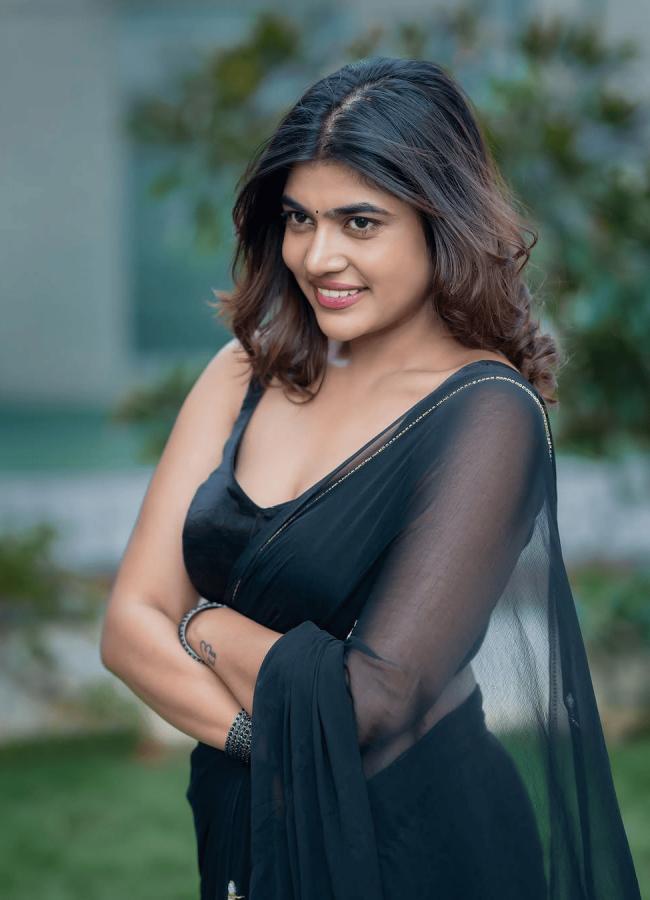 Ritu_20Choudhary_20Glamorous_20Photos_20In_20Black_20Saree_20_289_29.jpg 8