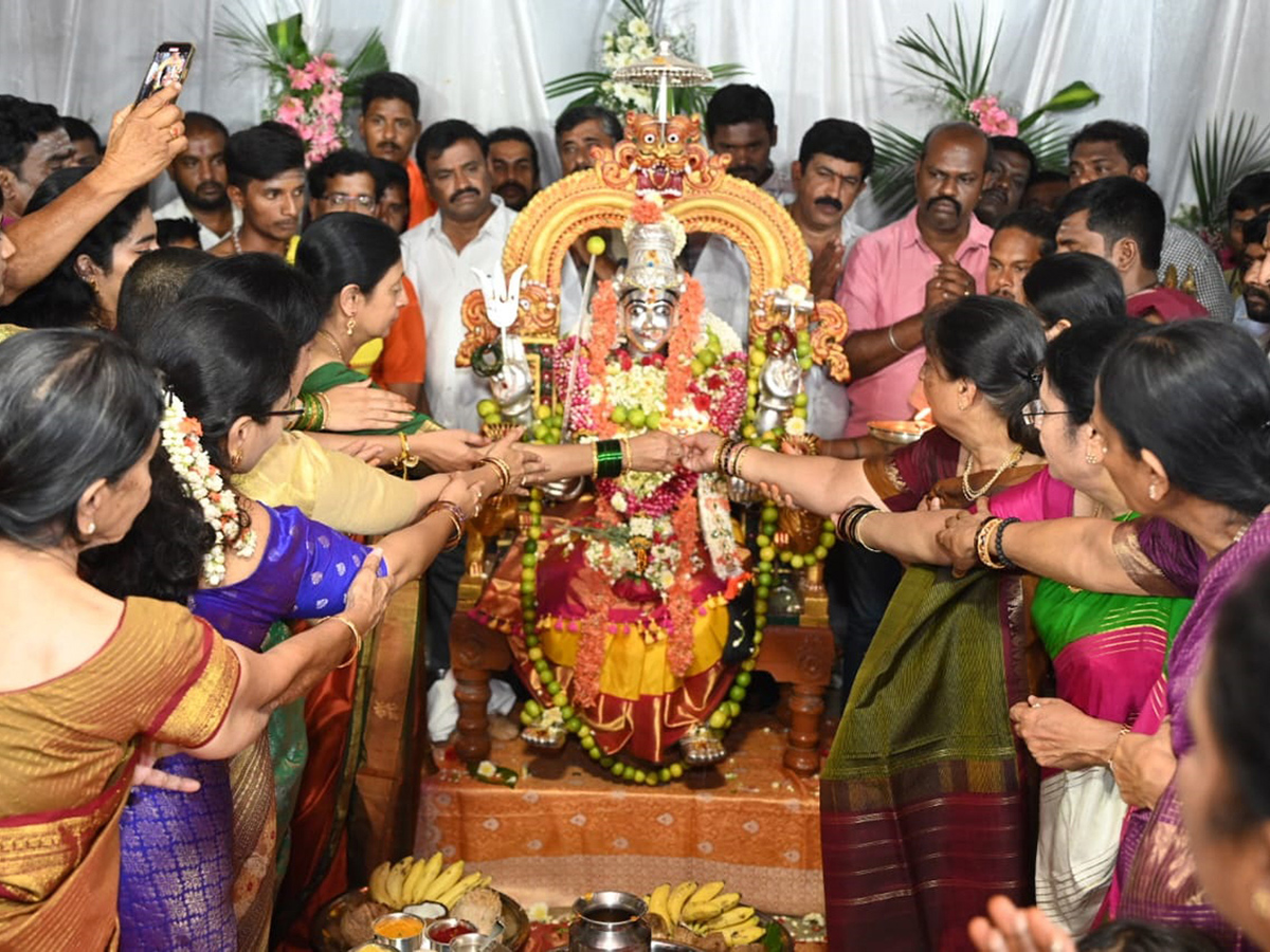 Sri_20Suguturu_20gangamma_20Jatara_20Grand_20Celebrations_20In_20punganur__20_288_29.jpg 8