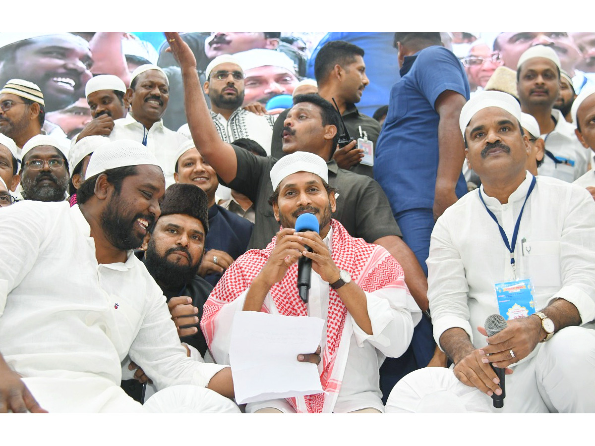 YS_20Jagan_20Special_20Prayers_20At_20IFTAR_20Dinner_20Photos_20_2815_29.jpg 6