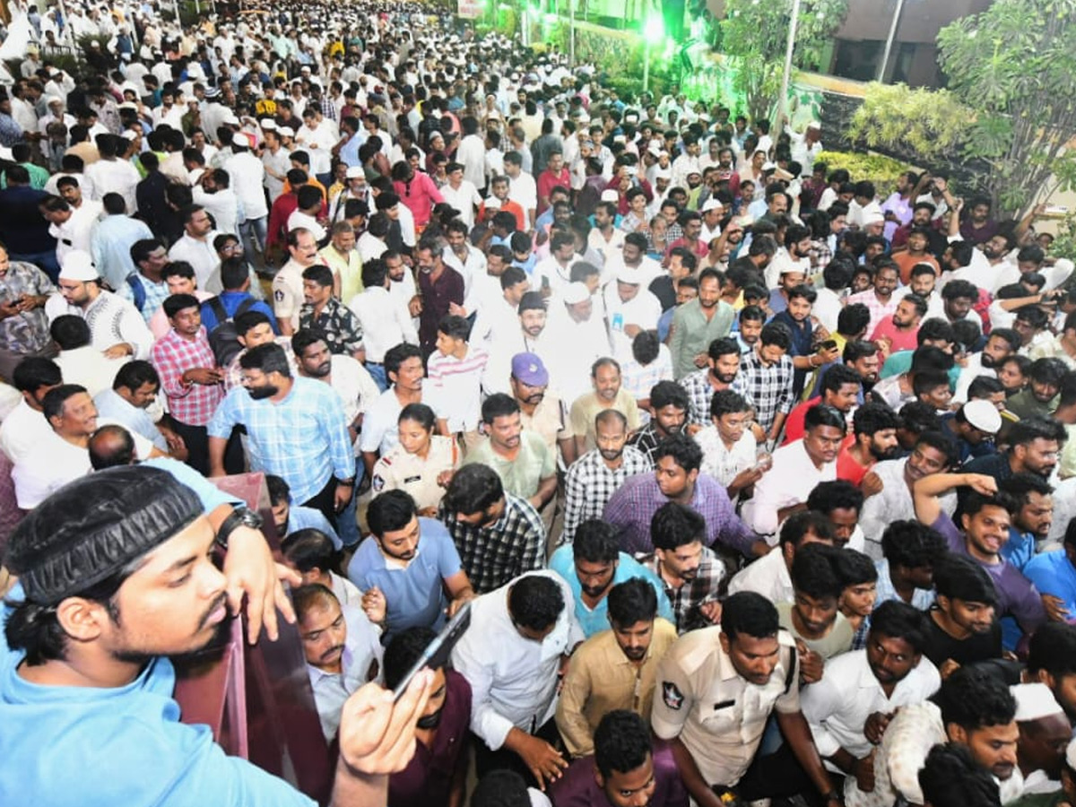 YS_20Jagan_20Special_20Prayers_20At_20IFTAR_20Dinner_20Photos_20_283_29.jpg 23