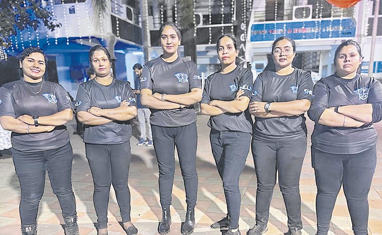 woman-bouncers-2.jpg