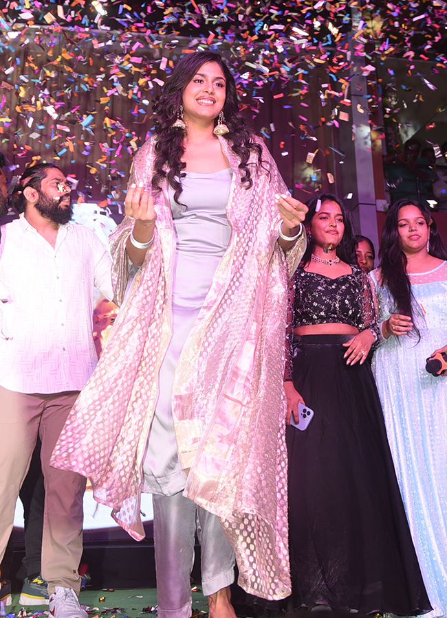 Actress_20Faria_20Abdullah_20at_20Hanamkonda__20_284_29_1.jpg 4