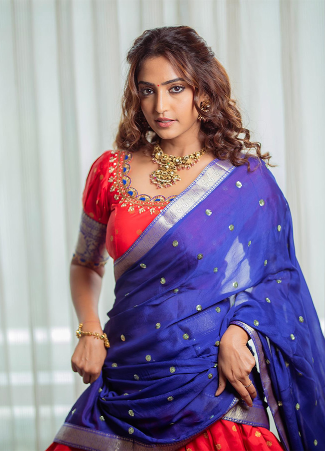 Heroine_20Reba_20Monica_20John_20item_20song_20in_20mad_20square_20movie__20_284_29.jpg 4