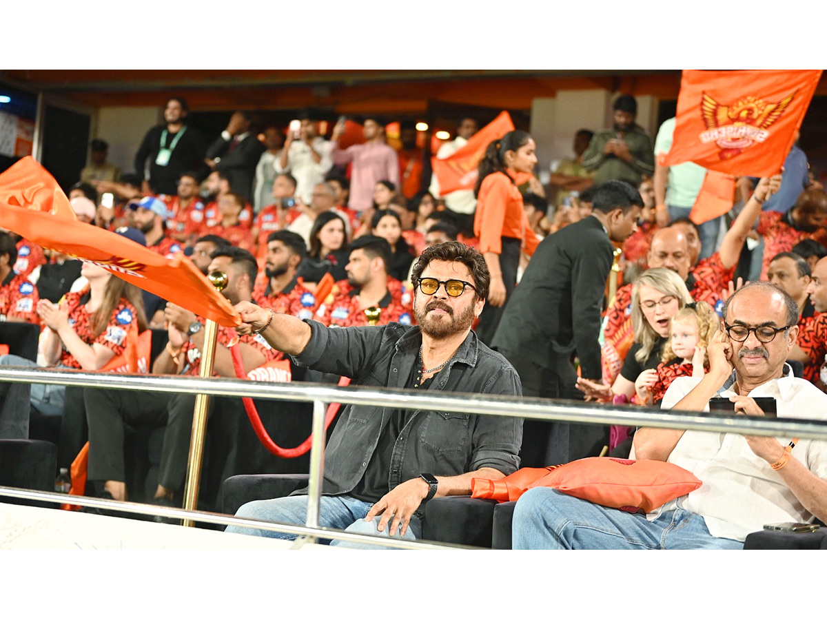 IPL_20Cricket_20Fans_20Hungama_20At_20Uppal_20Stadium_20Photos_1_20_284_29.jpg 18