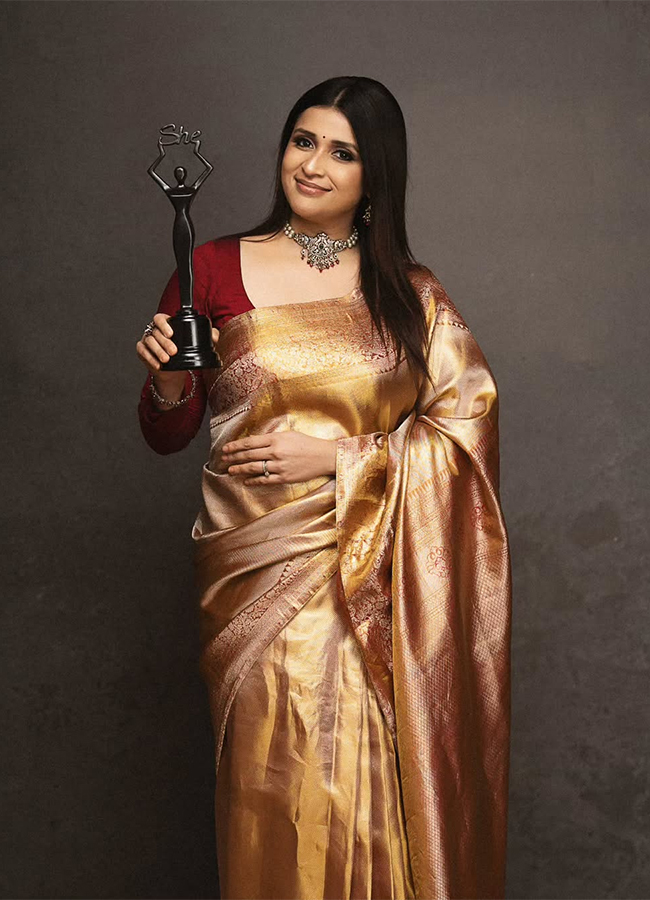 She_20Telugu_20Nakshatram_20Awards_202025_20photos_20goes_20viral_12.jpg 12