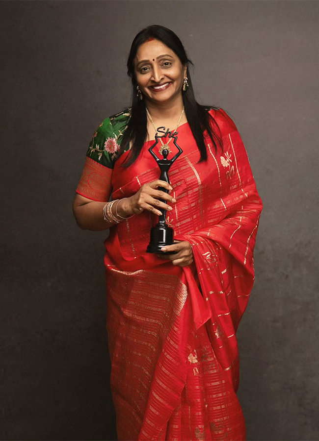 She_20Telugu_20Nakshatram_20Awards_202025_20photos_20goes_20viral_14.jpg 14