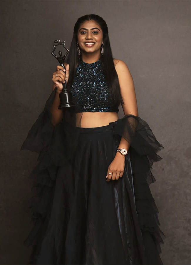 She_20Telugu_20Nakshatram_20Awards_202025_20photos_20goes_20viral_16.jpg 15