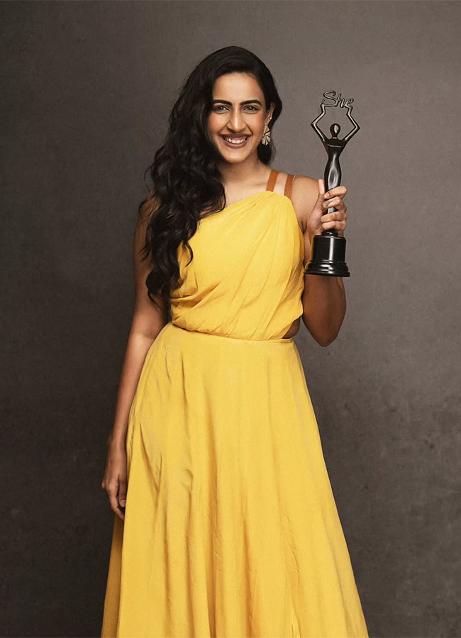 She_20Telugu_20Nakshatram_20Awards_202025_20photos_20goes_20viral_2.jpg 2