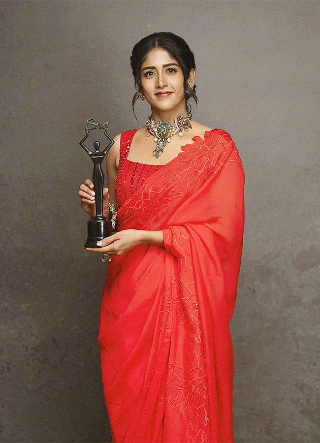 She_20Telugu_20Nakshatram_20Awards_202025_20photos_20goes_20viral_3.jpg 3