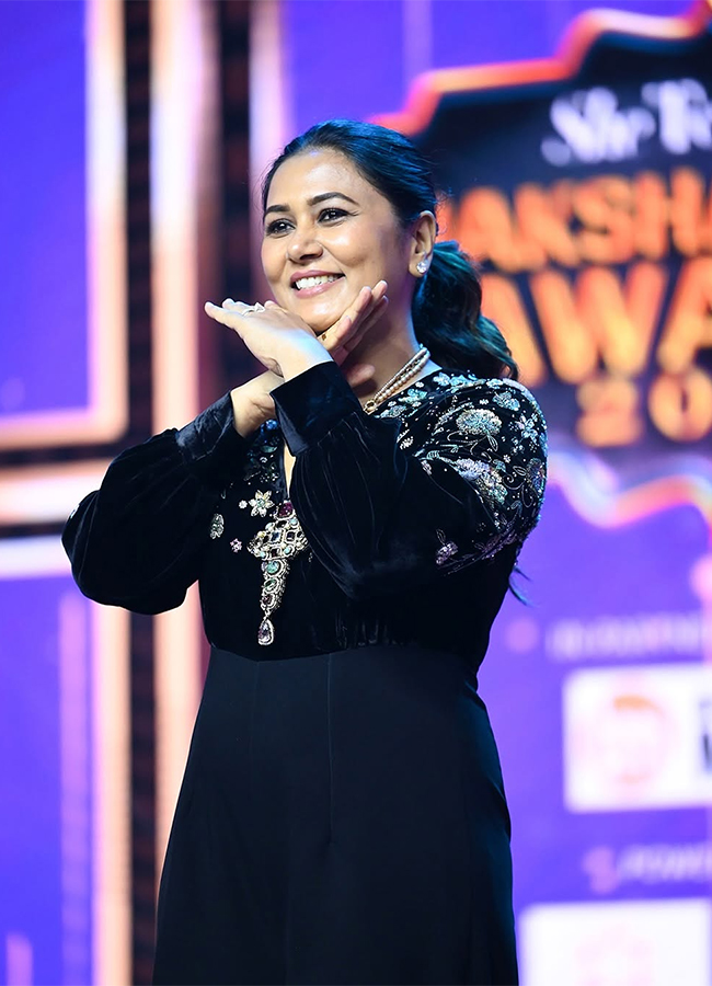 She_20Telugu_20Nakshatram_20Awards_202025_20photos_20goes_20viral_8.jpg 8