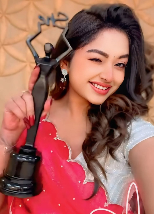 She_20Telugu_20Nakshatram_20Awards_202025_20photos_20goes_20viral_9.jpg 9