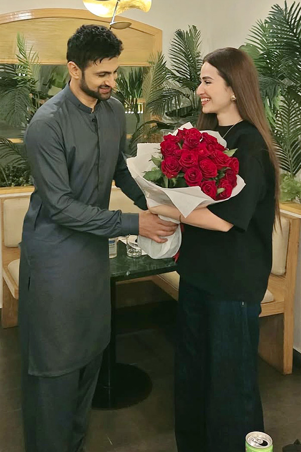 Shoaib_20Malik_20shares_20heartfelt_20message_20for_20Sana_20Javed_20on_20birthday_20Photos_20_282_29.jpg 3