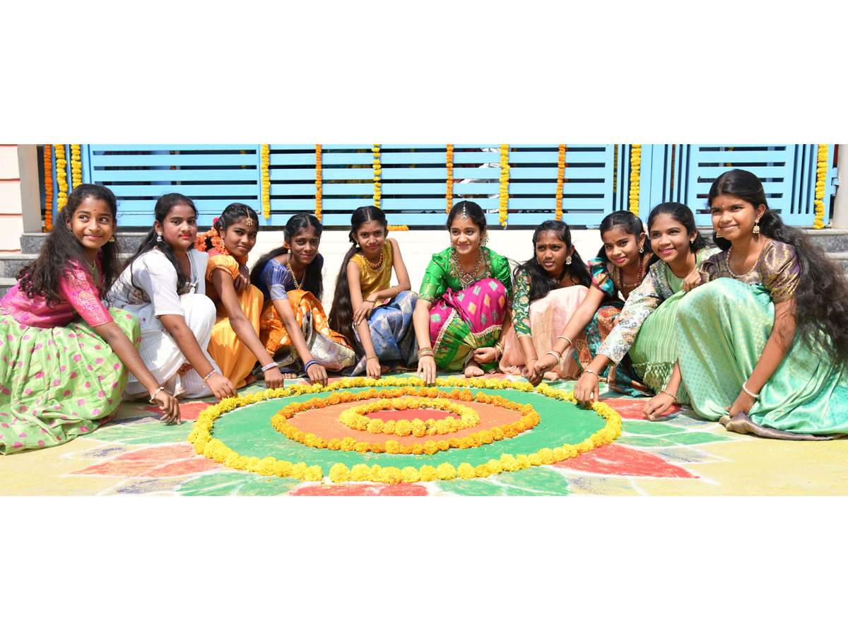 Ugadhi_20Celebrations_20In_20SPR_20School_20Under_20The_20Auspices_20Of_20Sakshi_20Photos_20_2821_29.jpg 21