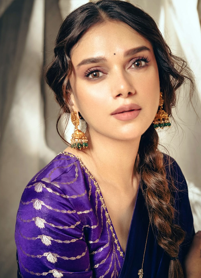 Adithi_20rao_20hydari_20award2.jpg 3