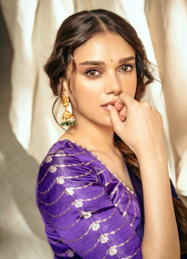 Adithi_20rao_20hydari_20award3.jpg 4