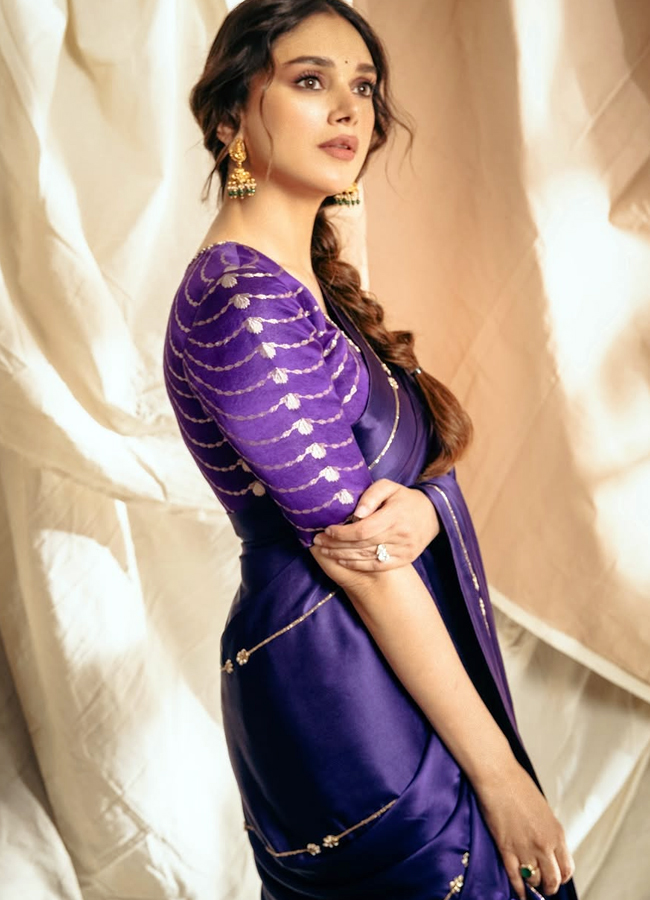 Adithi_20rao_20hydari_20award5.jpg 6