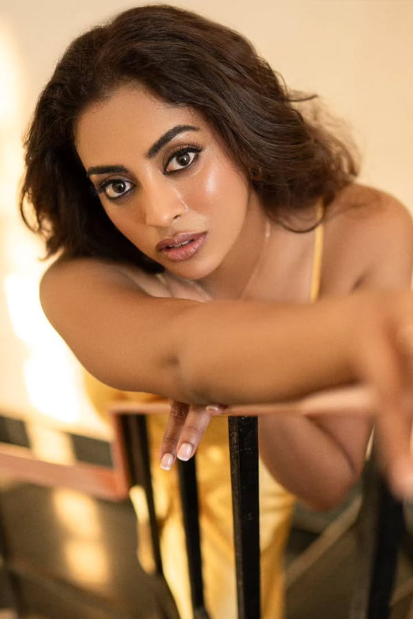 Actress_20Kamakshi_20Bhaskarla_20Busy_20In_20Tollywood_20With_20Multiple_20Movies_20Photos_20_2810_29.jpg 11