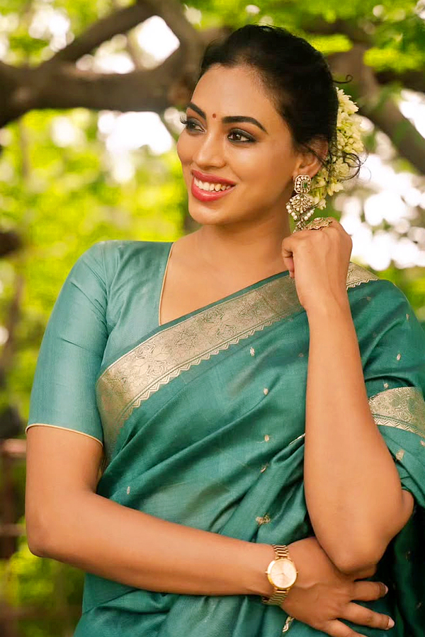 Actress_20Kamakshi_20Bhaskarla_20Busy_20In_20Tollywood_20With_20Multiple_20Movies_20Photos_20_282_29.jpg 3