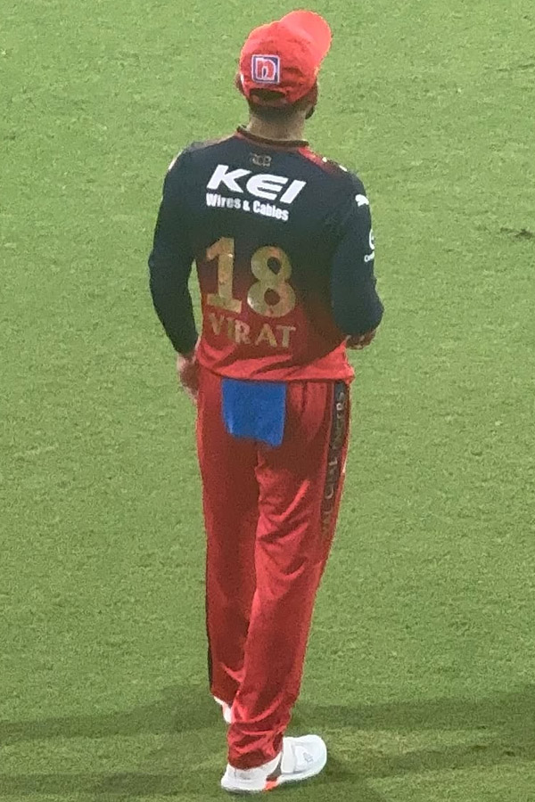 Artist_20Surekha_20Vani_20Daughter_20Supritha_20Watches_20IPL_20Match_20in_20Chepauk_20Photos_20_286_29.jpg 7