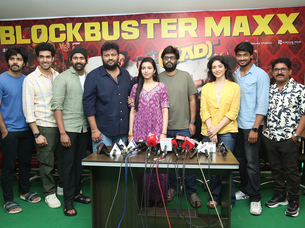 Photos_20_20MAD_20Square_20Movie_20Success_20Celebrations__20_2812_29.jpg 12