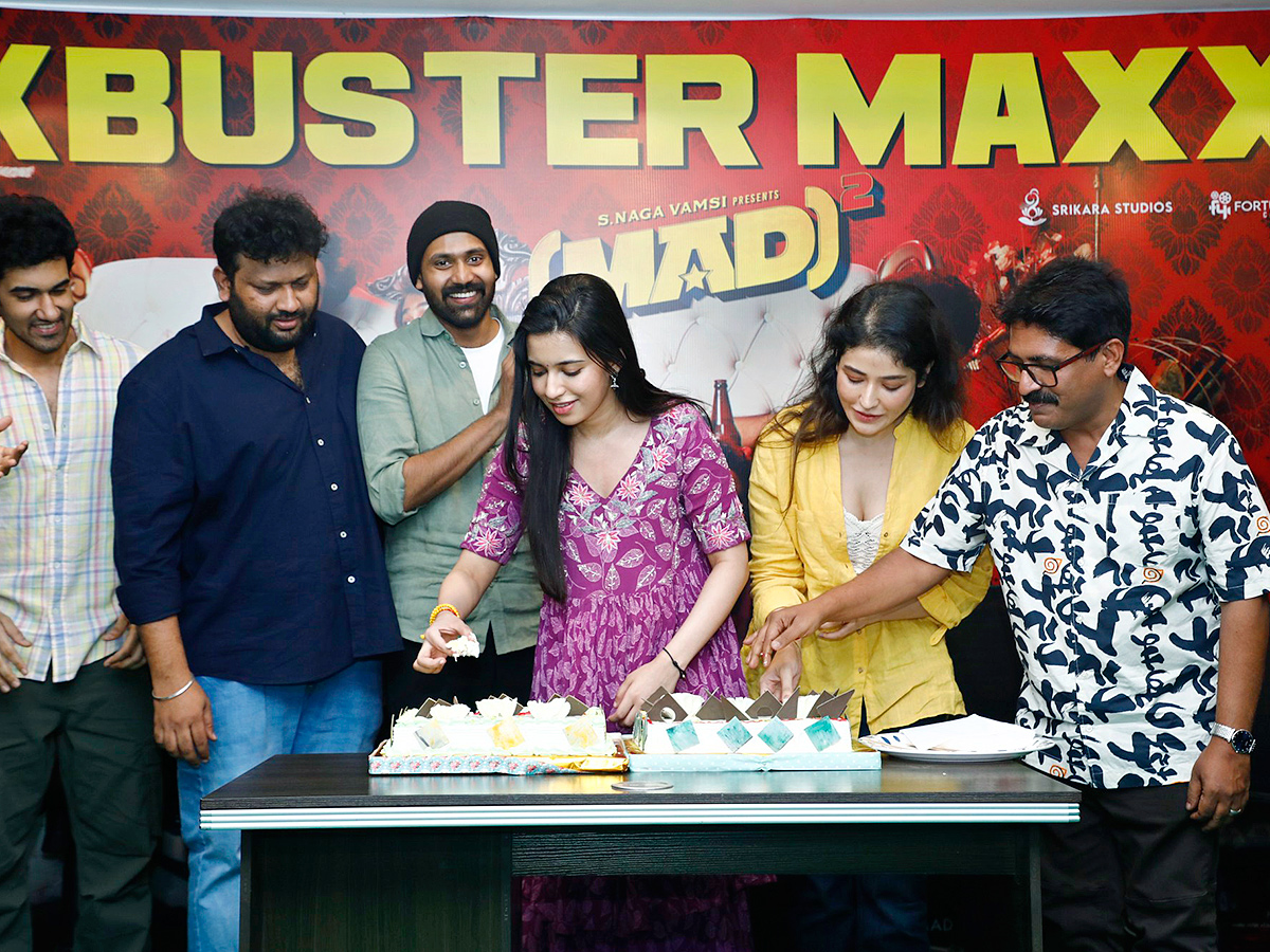 Photos_20_20MAD_20Square_20Movie_20Success_20Celebrations__20_283_29.jpg 3
