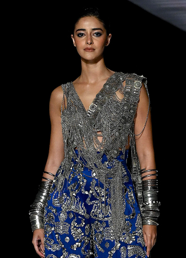 Lakme_20Fashion_20Week_20X_20FDCI_20in_20Mumbai_20Photos__20_288_29.jpg 8