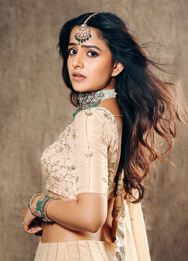 Actress_20Vaishnavi_20Chaitanya_20Latest_20photos__20_284_29.jpg 4