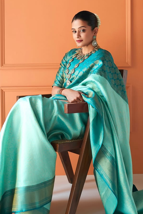 Celebrities_20Dressed_20up_20Beautifully_20in_20sarees_20for_20Ugadi_20celebrations_20Photos_20_281_29.jpg 7
