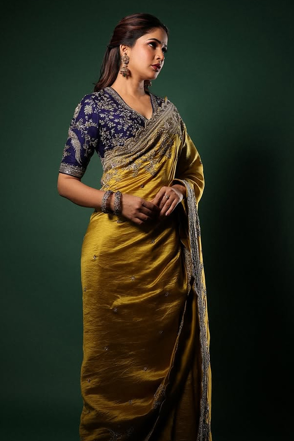 Celebrities_20Dressed_20up_20Beautifully_20in_20sarees_20for_20Ugadi_20celebrations_20Photos_20_285_29.jpg 4