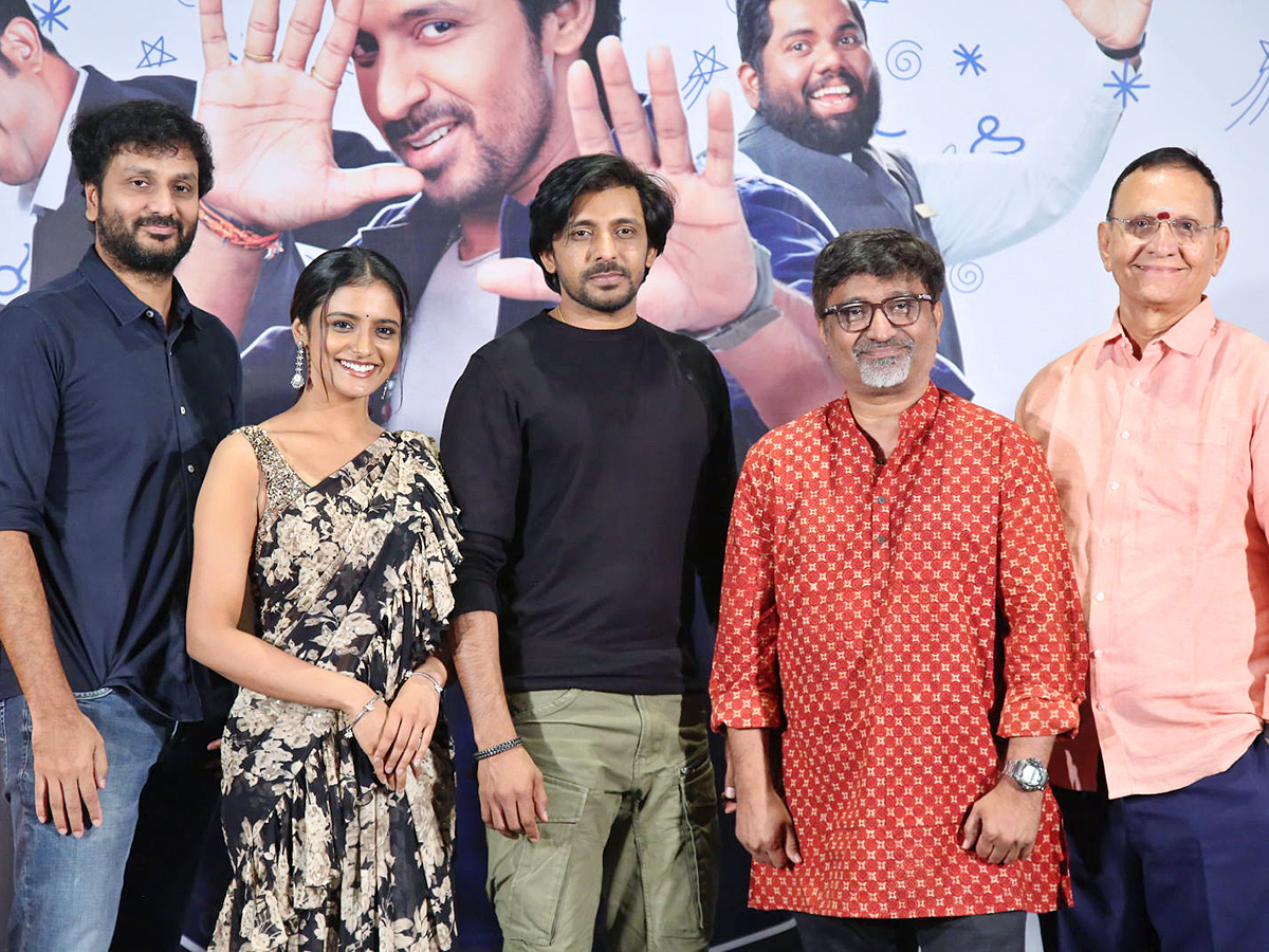 Sarangapani_20Jathakam_20Movie_20Press_20Meet_20Pics_4.jpg 4
