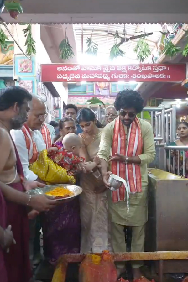 Sharwanand_20worships_20at_20Kanakadurgamma_20Temple_20in_20Vijayawada_20with_20family_20Photos_20_2810_29.jpg 4