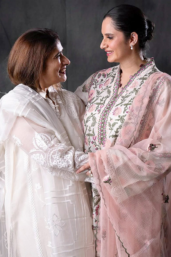 sania_20mirza_20With_20Son_2.jpg 3