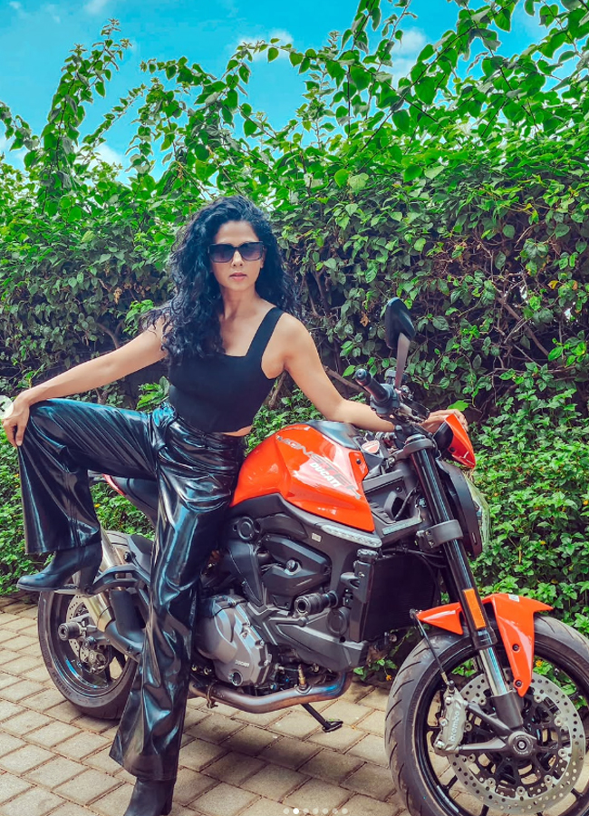 Chanti_20Movie_20heroine12.jpg 14