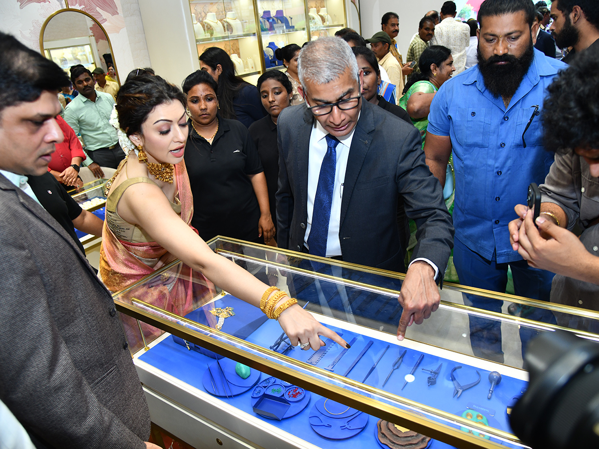 Actress_20Hansika_20Motwani_20in_20Vijayawada_4.jpg 4