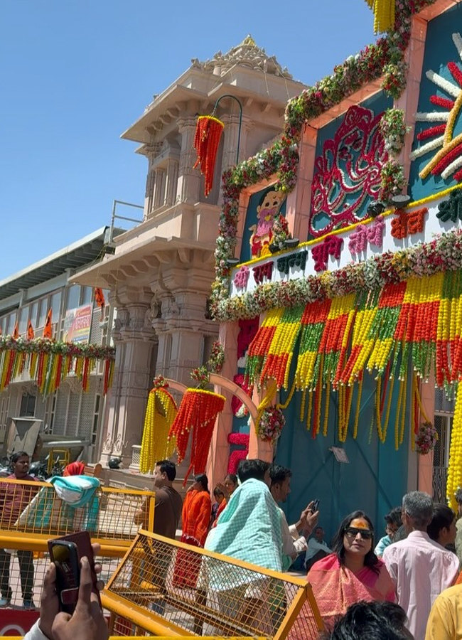 Anchor_20lasya_20in_20Ayodya12.jpg 10