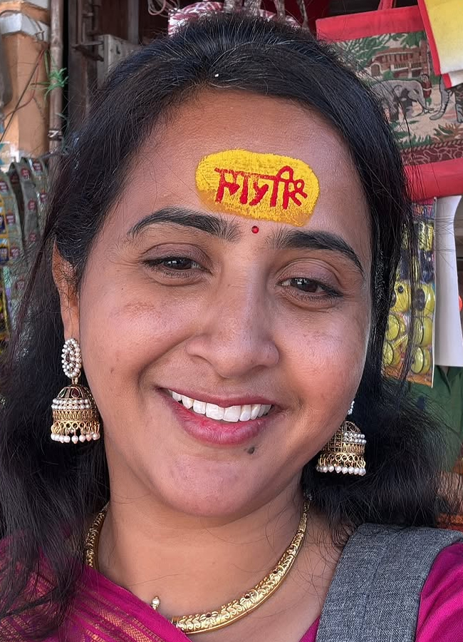 Anchor_20lasya_20in_20Ayodya13.jpg 11