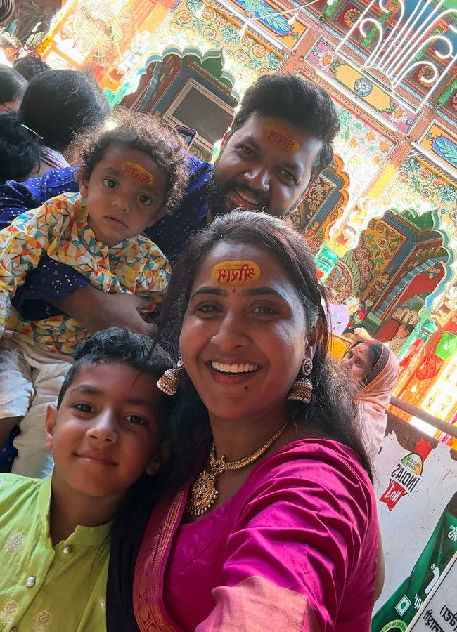 Anchor_20lasya_20in_20Ayodya14.jpg 12