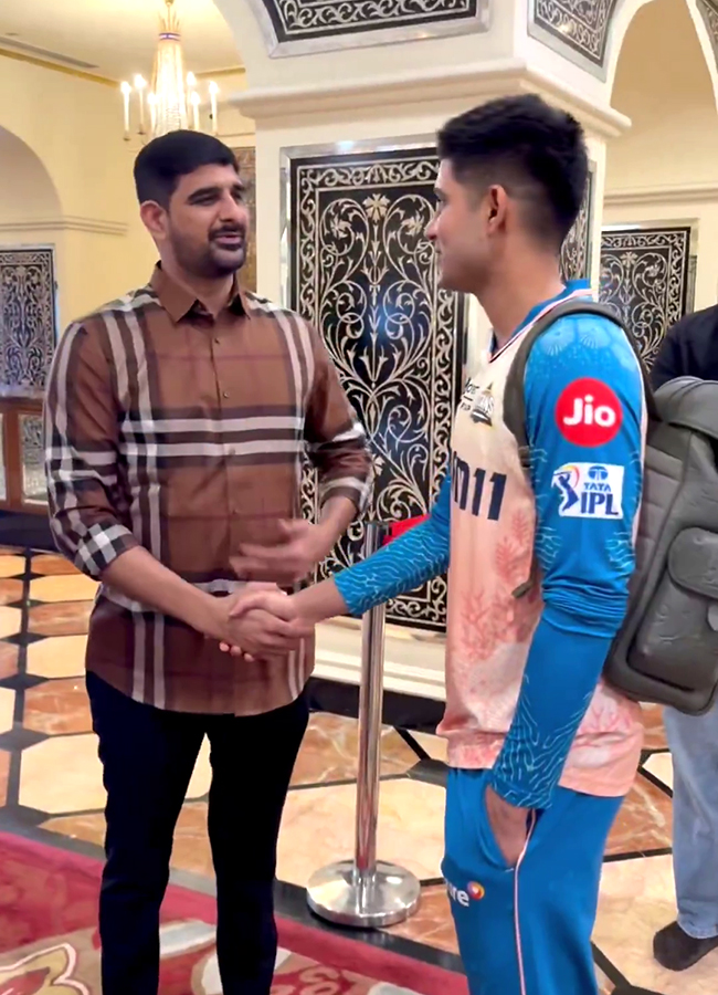 MLA_20Kaushik_20Reddy_20Meet_20Mohammed_20Siraj_20and_20Shubman_20Gill__20_287_29.jpg 7