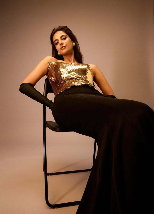 Actress_20Meenakshi_20Chaudhary_20Stunning_20Look_20Photos_20_282_29.jpg 2