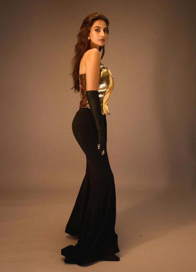 Actress_20Meenakshi_20Chaudhary_20Stunning_20Look_20Photos_20_286_29.jpg 6