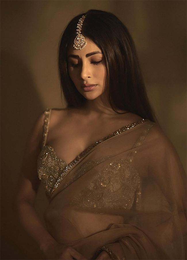 Actress_20Mouni_20Roy_20Latest_20Pics__20_2817_29.jpg 17